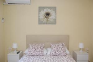 Posteľ alebo postele v izbe v ubytovaní Nice and New Studio close to the city center 3ºA