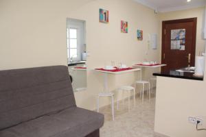 Posedenie v ubytovaní Nice and New Studio close to the city center 3ºA