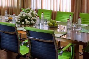 מסעדה או מקום אחר לאכול בו ב-ניר עציון Resort
