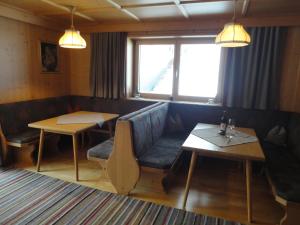 Posezení v ubytování Ferienwohnung - Schmirnerhof
