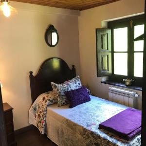 a bedroom with a bed and a window at Los Balcones de Nieda in Cangas de Onís