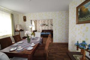 a dining room with a table and a living room at Ferienwohnung Rossbach, 95061 in Rhauderfehn
