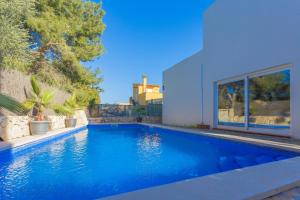 The swimming pool at or close to YupiHome Villa Ca S'Anglès