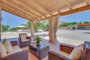 A seating area at Finca Caseta Son Morro