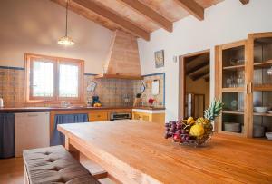 A kitchen or kitchenette at Finca Caseta Son Morro