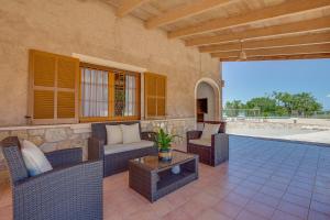 The swimming pool at or close to Finca Caseta Son Morro
