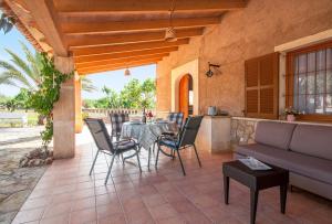 A balcony or terrace at Finca Caseta Son Morro