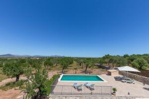 The swimming pool at or close to Finca Caseta Son Morro