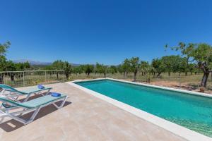 The swimming pool at or close to Finca Caseta Son Morro