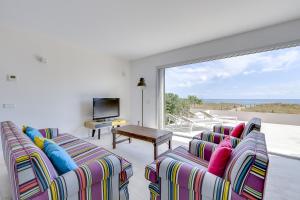 Imagen de la galería de YupiHome Son Serra First Line Villa, en Son Serra de Marina