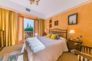 A bed or beds in a room at Villa Tramontana