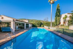 The swimming pool at or close to Villa Tramontana