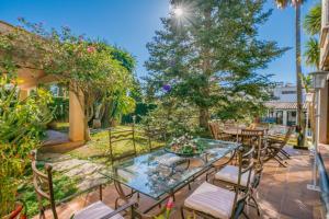 A garden outside Villa Tramontana