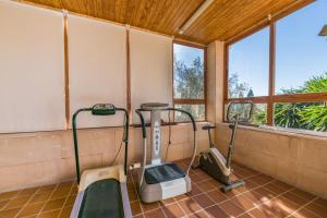 The fitness centre and/or fitness facilities at Villa Tramontana