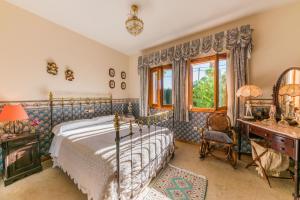 A bed or beds in a room at Villa Tramontana