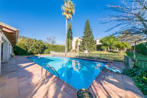 The swimming pool at or close to Villa Tramontana