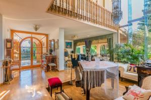 A seating area at Villa Tramontana