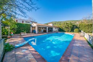 The swimming pool at or close to Villa Tramontana