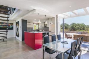 Η κουζίνα ή μικρή κουζίνα στο Villa Sa Torre - Family Only