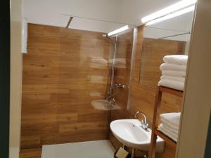 A bathroom at appartementen Haus Bergblick