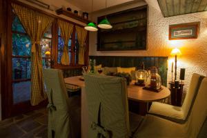 Posezení v ubytování Dandy Villas Agoriani - Chalet Ivoni - Fireplace