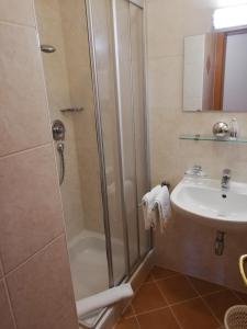 Ένα μπάνιο στο Apart Simone +22 φωτογραφίες