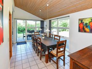 Fotografie z fotogalerie ubytování Four-Bedroom Holiday home in Oksbøl 18 v destinaci Oksbøl + 11 fotografií