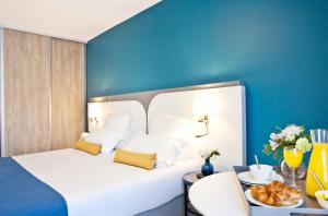 Säng eller sängar i ett rum på Residhome Marseille