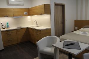 Kuchyňa alebo kuchynka v ubytovaní Apartments 461