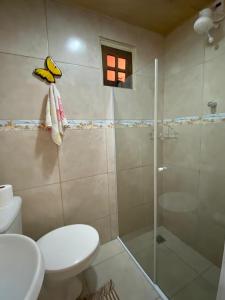 Phòng tắm tại Flat aluguel Abraão 2,Ilha Grande