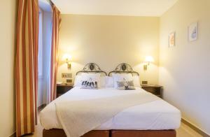Rúm í herbergi á Hotel Andria