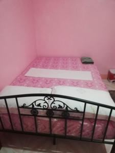 Postel nebo postele na pokoji v ubytování RYJ's Inn