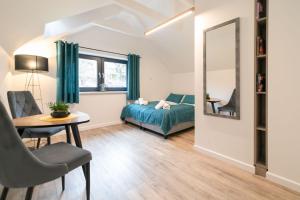 Posteľ alebo postele v izbe v ubytovaní Apartamenty Marron z sauną, bawialnią i widokiem na Skrzyczne - Dream Apart