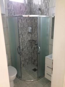 Hotel Mizo tesisinde bir banyo