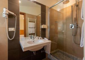 A bathroom at Accademia Hotel