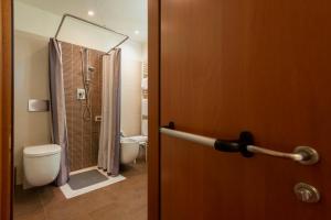 A bathroom at Accademia Hotel