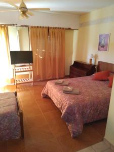 a hotel room with a bed and a dresser and a bedroom at Hotel Central park in Santa Clara del Mar