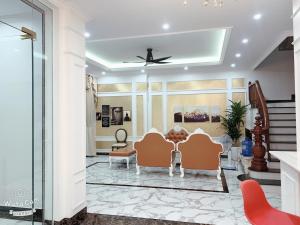 a living room with chairs and a table at Nice Dream Hotel in Yen +29 photos