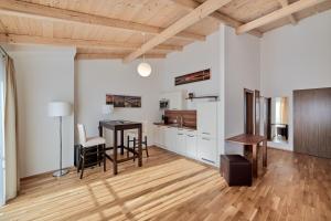 Kuchyň nebo kuchyňský kout v ubytování Hotel Gasthof-Strasser