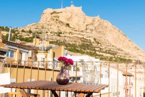 Fotografie z fotogalerie ubytování ALC - Stylish Studio with Fantastic Terrace, Old Town v destinaci Alicante