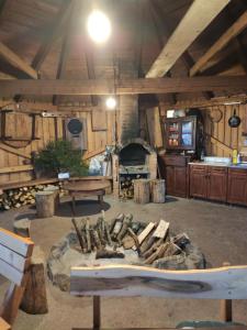 a large room with a fire pit in a barn at Konaci Zaovljanska jezera in Zaovine