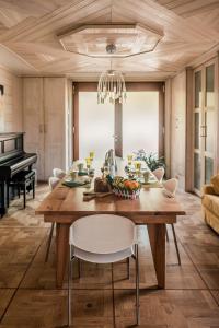 a dining room with a table and a piano at B&B LUNA in Cornedo Vicentino