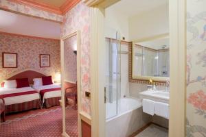 
Un baño de iH Hotels Milano Regency
