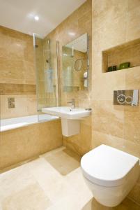 a bathroom with a toilet and a sink and a tub at 27 The Terrace in St Ives