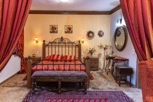 Postel nebo postele na pokoji v ubytování Margit Suites Hotel