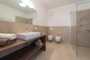 A bathroom at Mairhof