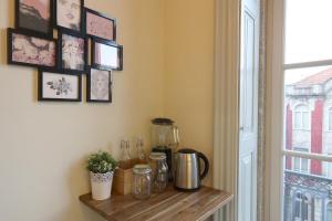 Příslušenství pro přípravu čaje a kávy v ubytování FLH Porto Trendy Flat + 21 fotografií