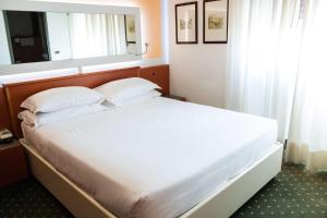 Postel nebo postele na pokoji v ubytování Jet Hotel, Sure Hotel Collection by Best Western