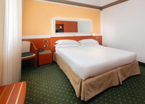 Postel nebo postele na pokoji v ubytování Jet Hotel, Sure Hotel Collection by Best Western