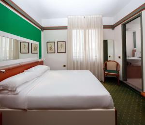 Postel nebo postele na pokoji v ubytování Jet Hotel, Sure Hotel Collection by Best Western